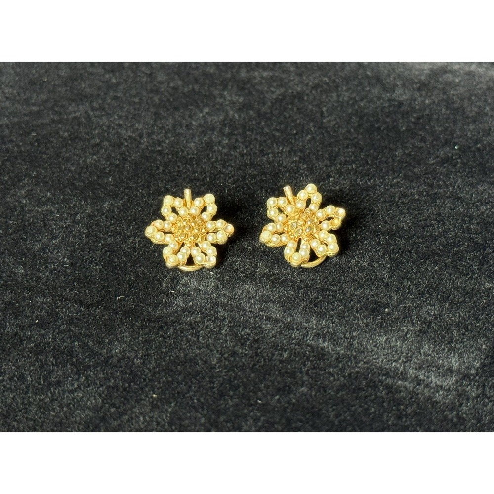 Vintage Pearl Gold Tone Daisy Flower Clip Ons